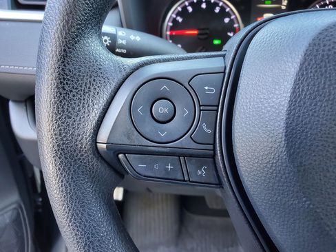 Used 2022 Toyota RAV4 XLE image 18