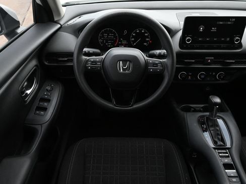 Used 2023 Honda HR-V LX image 9