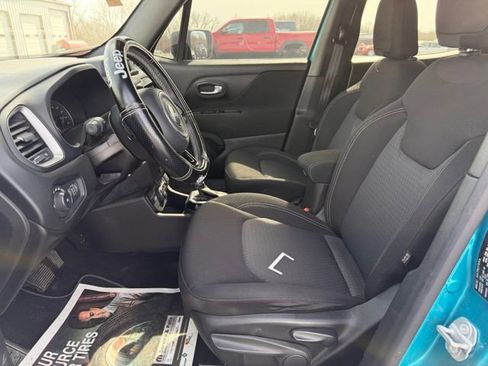 Used 2021 Jeep Renegade Latitude w/ Luxury Group II image 9