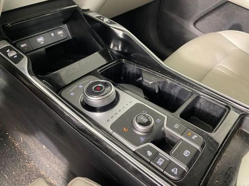Used 2023 Kia Sorento SX Prestige w/ Panoramic Sunroof Package AWD/4WD image 9