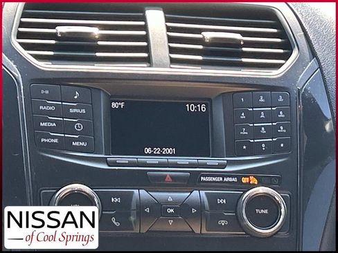 Used 2018 Ford Explorer XLT FWD image 25