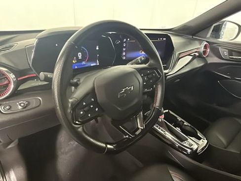 Used 2024 Chevrolet Trax RS w/ Sunroof Package FWD image 14