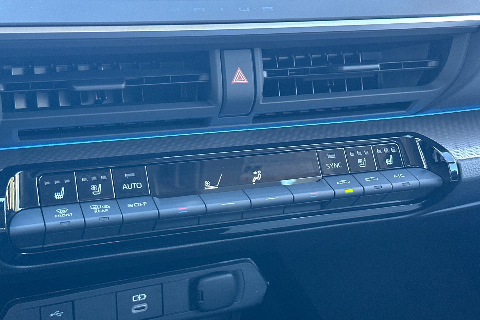 New 2027 Toyota Prius Limited AWD/4WD image 23
