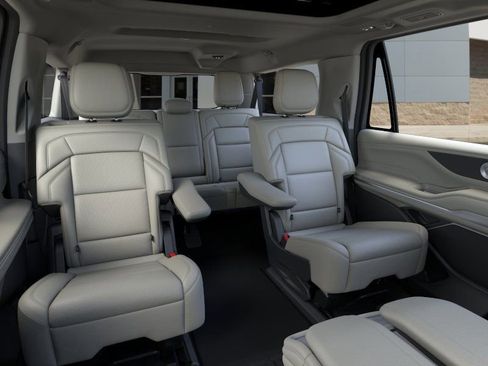 New 2025 Lincoln Navigator L Reserve AWD/4WD image 11