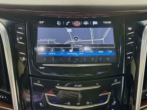 Used 2019 Cadillac Escalade Premium Luxury image 13