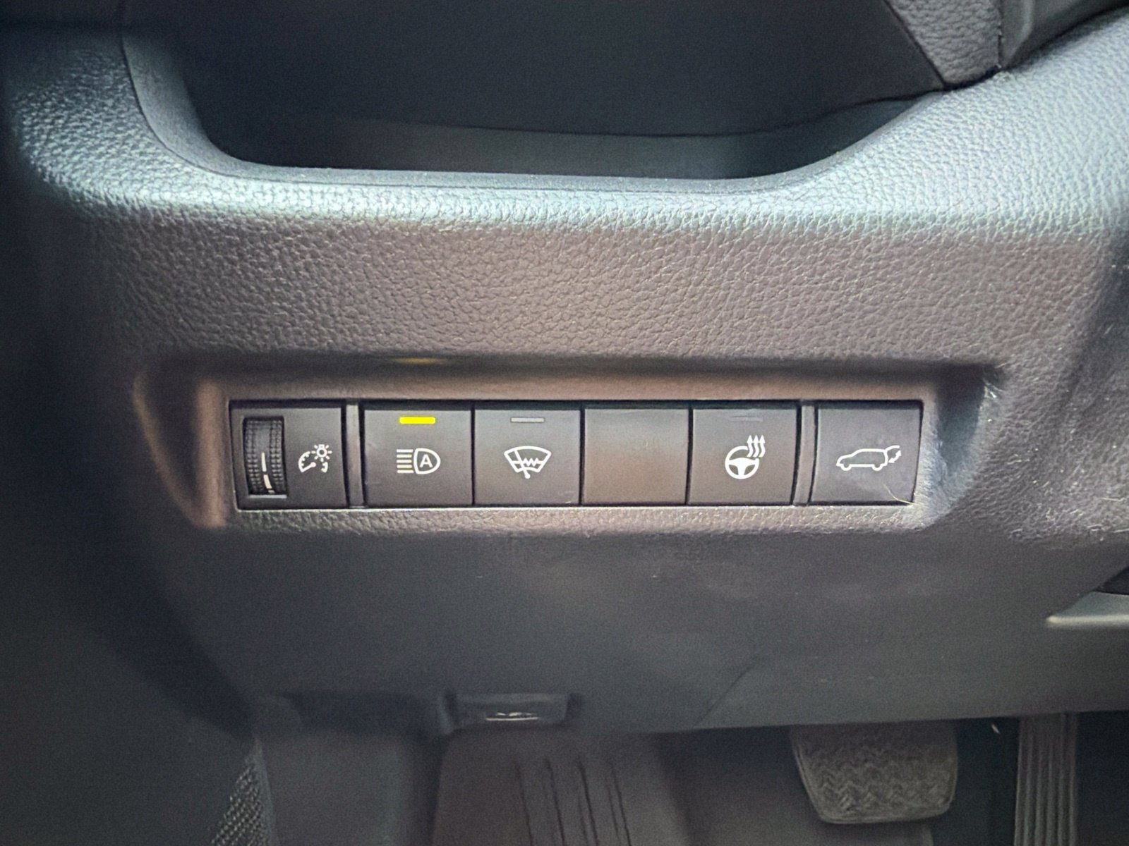Used 2021 Toyota RAV4 XLE Premium AWD/4WD image 24
