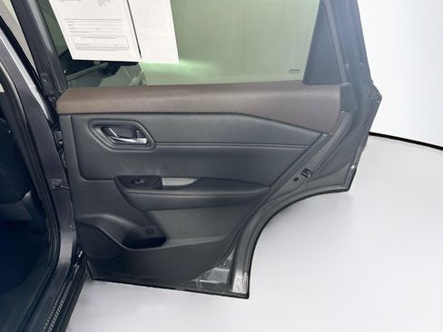 Used 2023 Nissan Rogue SL image 30