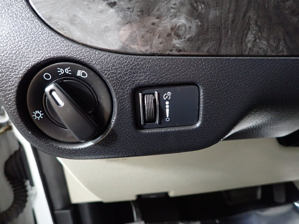 Used 2015 Dodge Grand Caravan SXT FWD image 22