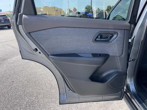 Used 2023 Nissan Rogue S FWD image 9