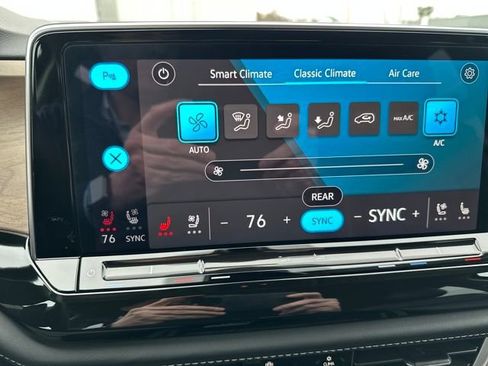 Certified 2025 Volkswagen Atlas SE image 27