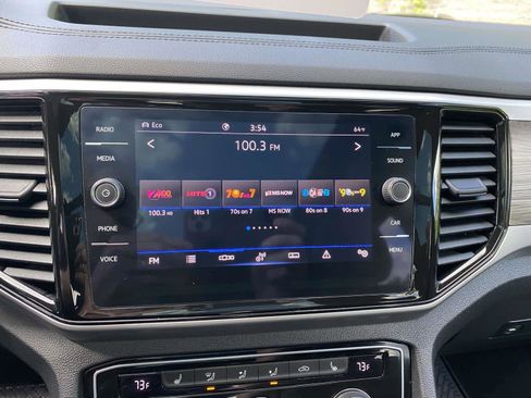 Certified 2023 Volkswagen Atlas Cross Sport SE w/ Panoramic Sunroof Package AWD/4WD image 15