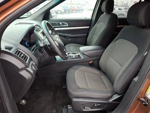 Used 2017 Ford Explorer XLT AWD/4WD image 13