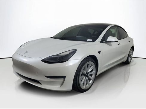 Used 2021 Tesla Model 3 Standard Range Plus image 3