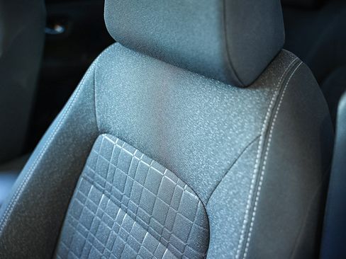 Used 2025 Honda HR-V LX image 32