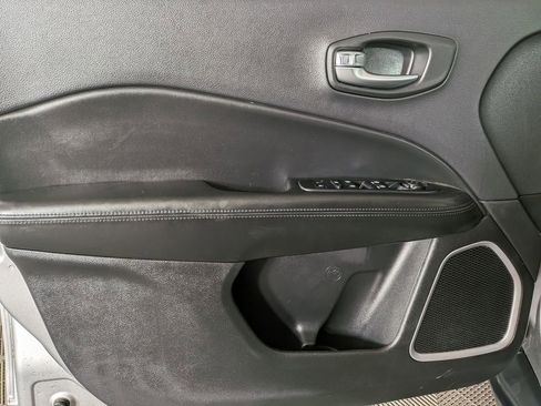 Used 2019 Jeep Compass Altitude image 15