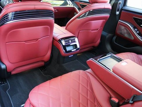 Used 2025 Mercedes-Benz S 580 4MATIC Sedan w/ AMG Line Package image 12