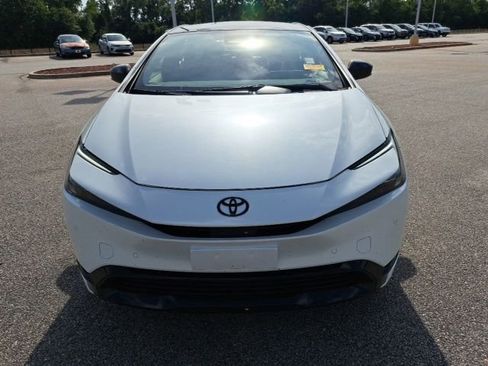 Used 2025 Toyota Prius FWD image 3