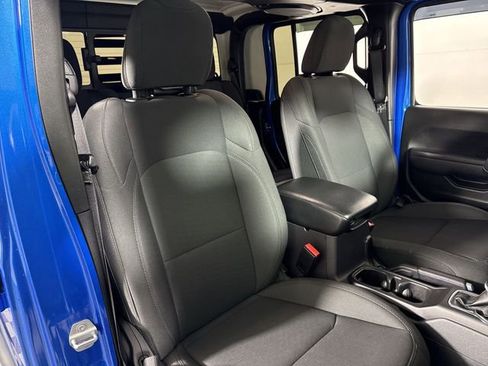 Used 2022 Jeep Gladiator Sport image 13