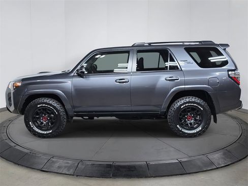 Used 2022 Toyota 4Runner TRD Off-Road Premium image 2
