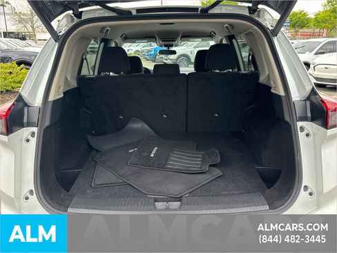 Used 2025 Nissan Rogue SV FWD image 22