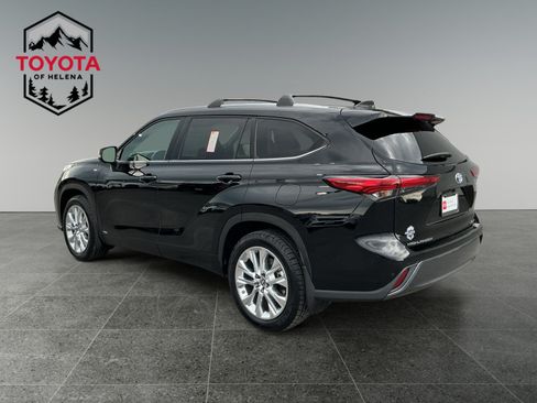Certified 2023 Toyota Highlander Limited AWD/4WD image 3