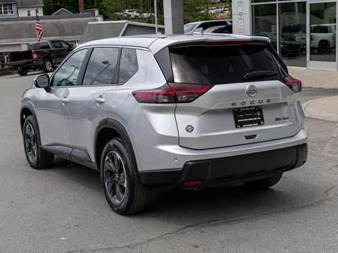 Used 2024 Nissan Rogue SV AWD/4WD image 6