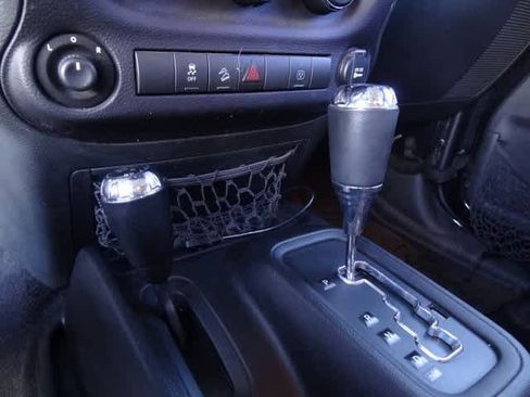 Used 2015 Jeep Wrangler Unlimited Sahara image 25