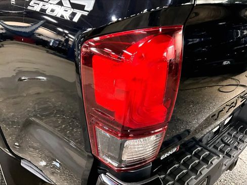 Used 2019 Toyota Tacoma TRD Sport image 27