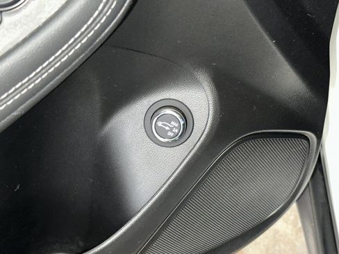 Used 2022 Buick Encore GX Essence w/ Experience Buick Package AWD/4WD image 7