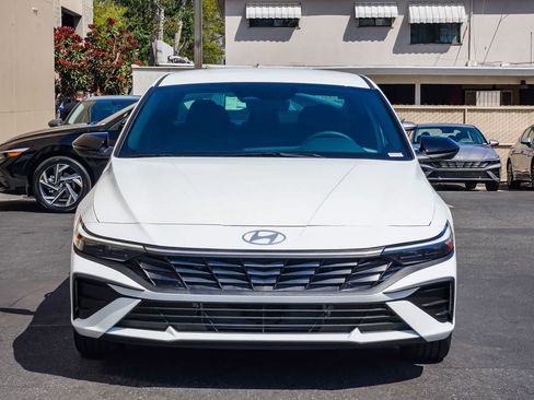 Used 2025 Hyundai Elantra SEL FWD image 6