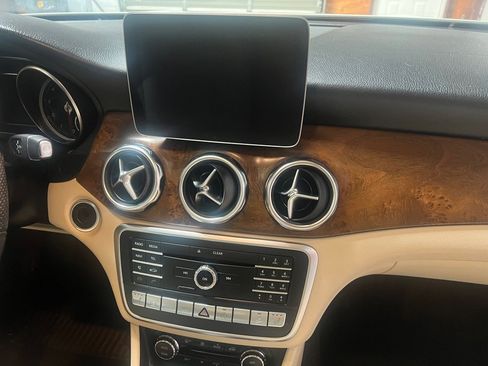 Used 2019 Mercedes-Benz GLA 250 4MATIC image 21