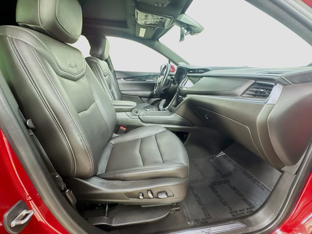 Used 2022 Cadillac XT5 Premium Luxury w/ Technology Package AWD/4WD image 37