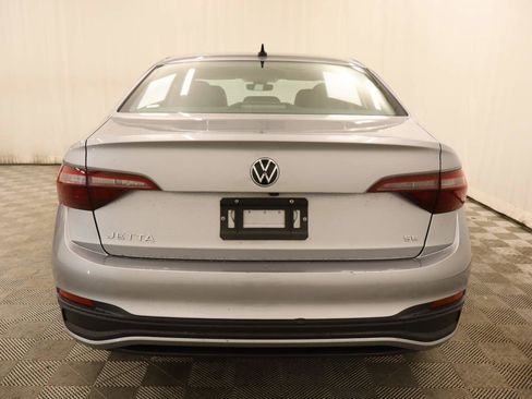 Used 2024 Volkswagen Jetta SE image 5