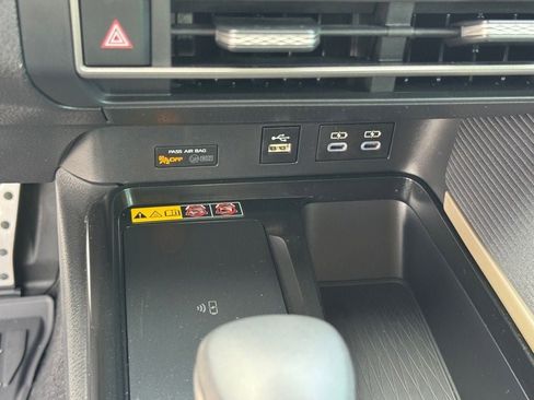 Used 2025 Toyota Camry SE w/ Convenience Package image 25