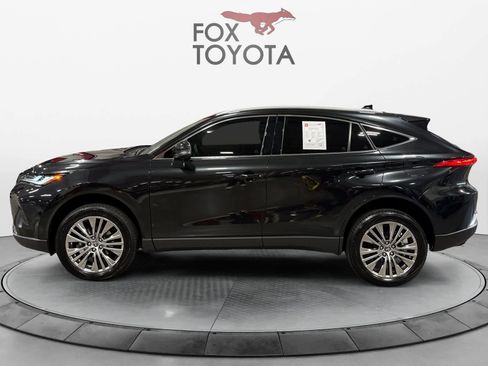 Used 2024 Toyota Venza XLE AWD/4WD image 3