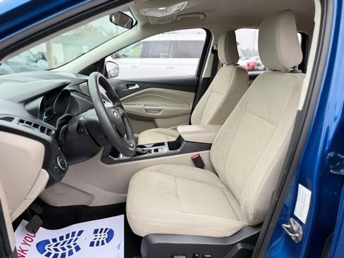 Certified 2019 Ford Escape SE image 2