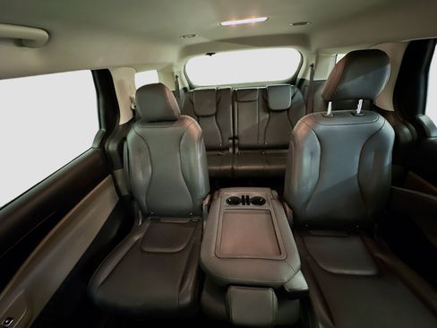 Used 2026 Kia Carnival FWD image 28