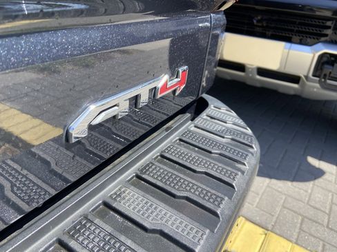 Used 2022 GMC Sierra 1500 AT4 w/ AT4 Premium Package image 8