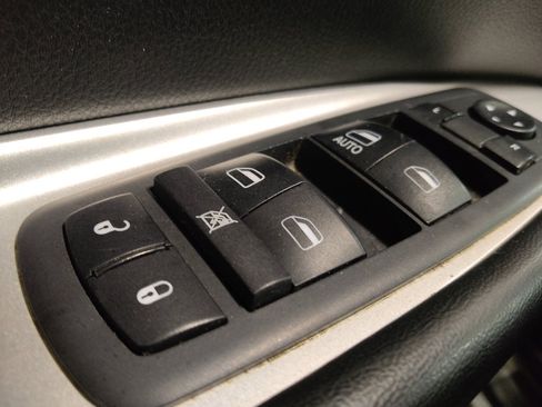Used 2018 Dodge Journey SE w/ Blacktop Package FWD image 27