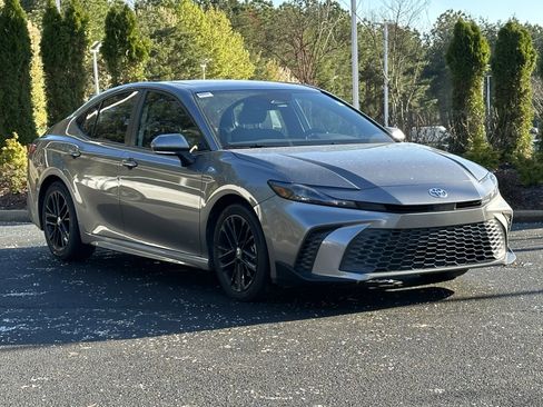 Used 2025 Toyota Camry SE w/ Multimedia Upgrade Package image 2