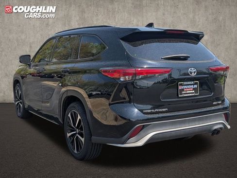Used 2022 Toyota Highlander XSE AWD/4WD image 5