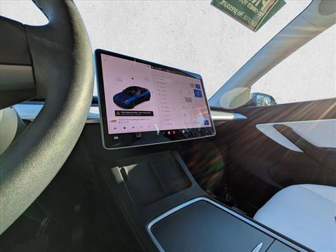 Used 2021 Tesla Model Y Long Range image 14