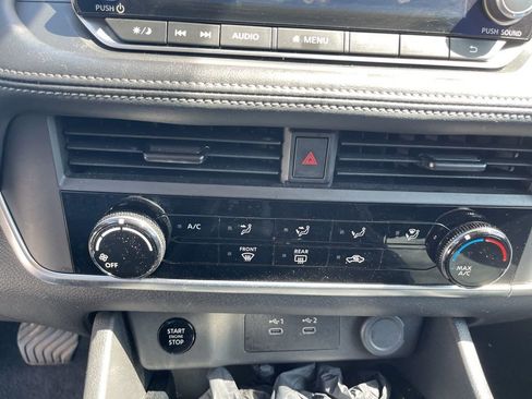 Used 2024 Nissan Rogue S image 10