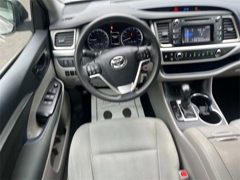 Used 2019 Toyota Highlander LE image 13