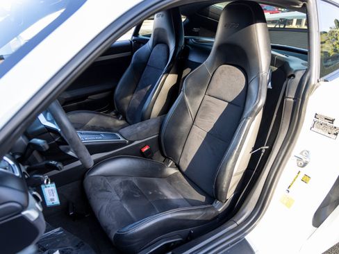 Certified 2016 Porsche Cayman GT4 image 5