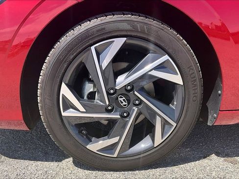 Used 2025 Hyundai Elantra Sport FWD image 9