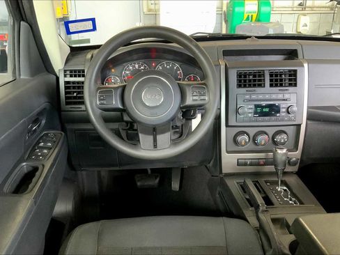 Used 2012 Jeep Liberty Sport image 5
