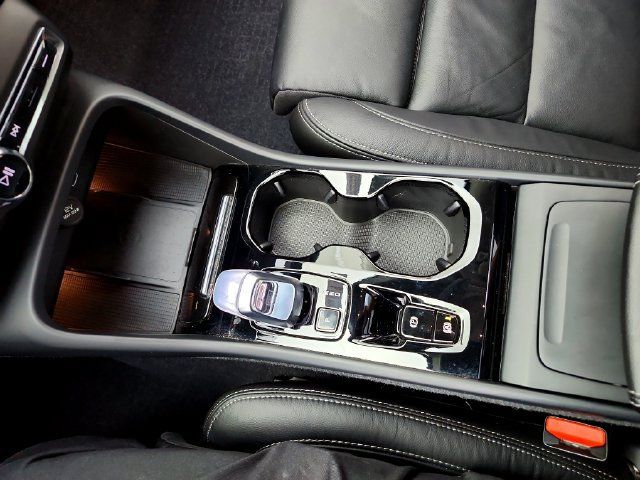 Used 2023 Volvo XC40 B5 Ultimate w/ Climate Package AWD/4WD image 27