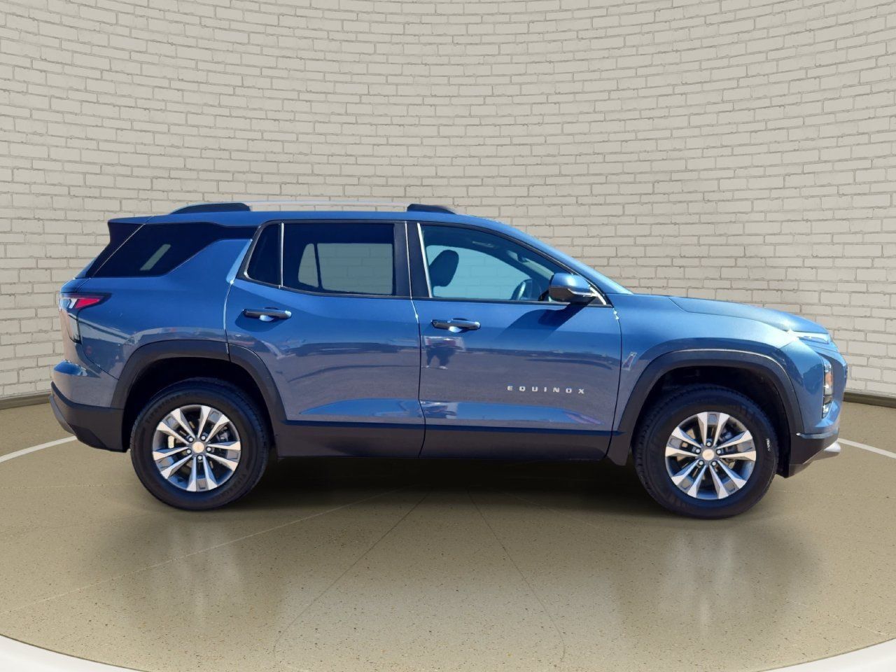 Used 2025 Chevrolet Equinox LT w/ Convenience Package II FWD image 4