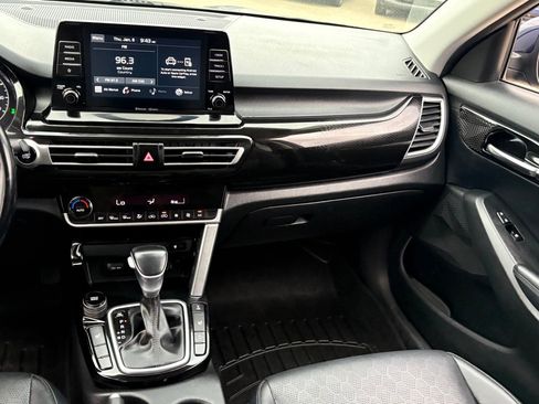 Used 2021 Kia Seltos EX image 16